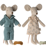 Mum & Dad Mice in Cigarbox