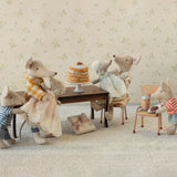 Baby Mouse in Gown || Mint